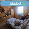 Hmesben 3 szobs laks kerttel s garzzsal elad