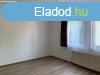 Kiad els emeleti fiatalos laks a Piac kzelben