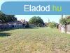Hajdsmson kzpontjban 700 m2-es, sszkzmves, lakvezet