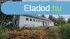 Srospatak mellett alkalmi ron elad egy szntfld, llatt