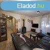 Vecssen 117 m2-es, 5 hlszoba + nappalis hz, 438 m2 t