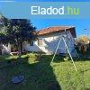 Vecssen 117 m2-es, 5 hlszoba + nappalis hz, 438 m2 t