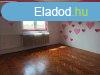 Elad 120 nm-es Kzepes llapot Csaldi hz Nyrbtor Tncs