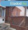 Elad csaldi hz Gd, 	Ozis lakpark kzelben