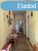 Elad csaldi hz Vrtesboglr, 	Kzpont kzeli