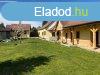 Elad csaldi hz Tmrd, 	F utca