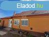 Elad csaldi hz rsekcsand, 	Dek F.utca