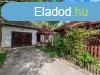 Elad csaldi hz Pcel, 	nll hz, Pcelen