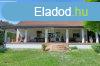 Elad csaldi hz Pzmnd, 	Csendes helyen