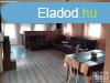 Elad feljtott csaldi hz Makn!