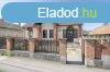 Izsfalvn elad egy 90 m2-es, 4 helyisges hz 637  m2-es t