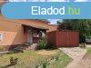 Hajdsmsonban, 82 m2-es, 3 szobs, csaldi hz, 32 m2-es k