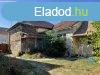Eleken feljtand csaldi hz a kzpontban elad
