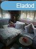 XVII. Vzhord utcban 370 nm-es csaldi hz elad - Budapes