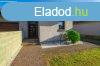 Nappali+ 4 szobs 178nm-es hz, dupla garzs, 850nm telken -