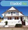 Elad 220 nm-es Csaldi hz Mriaklnok
