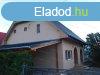 Feljtott csaldi hz Vonyarcvashegyen elad