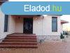 Luxus csaldi hz elad Hvz csendes utcjban