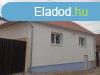 Elad 85 nm-es Feljtott Csaldi hz Pcs Belvros 