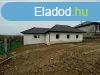 Elad 116 nm-es j pts Csaldi hz Kozrmisleny