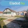 Szarvason csaldi hz elad!