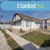Szarvason csaldi hz elad!