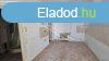 Bkscsaba Belvrosban 2 szobs, feljtand hzrsz elad