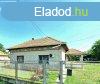 Bksszentandrs kzpontjban csald hz elad! 