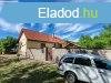 Elad csaldi hz Dvod, 	Falukzponthoz kzel