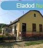 Elad csaldi hz Zvodon ajndk prshzzal s borospincve
