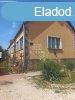 Elad csaldi hz Alsnmedi, 	Kzpont