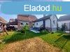 Elad csaldi hz Balatonkeresztr, 	Kzpontban lv mgis c