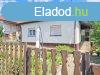 Elad csaldi hz Srhida, 	Csendes utcja