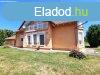 Elad 165 nm-es Feljtott Csaldi hz jrnaf