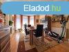 Elad 165 nm-es Feljtott Csaldi hz jrnaf