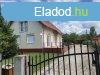 Elad kt szintes Csaldi hz Balatonszrszn