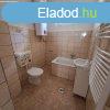 Monoron 2 szoba+nappalis, napelemes csaldi hz