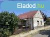 Elad csaldi hz Enying, 	Kzpont