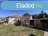 Elad 90 nm-es Feljtott Csaldi hz Sarkad