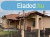 Sajld csendes, bks utcjban kis csaldi hz elad!