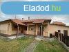 Sajld csendes, bks utcjban kis csaldi hz elad!