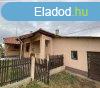 Sajld csendes, bks utcjban kis csaldi hz elad!