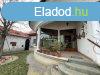 Elad ktrendbeli csaldi hz, Kecskemt belvrosban