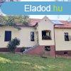 Elad csaldi hz Kustnszeg, 	Autentikus hz, nagy telekkel