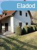 Elad ikerhz Balatonfenyves, 	Parthoz kzel
